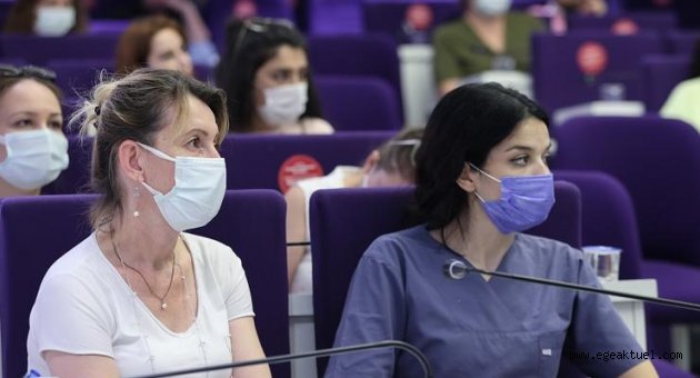 Mavi kurdele çocuklar için bileklerde
