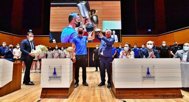 Meclis hentbol şampiyonlarını ağırladı