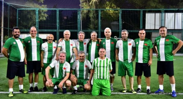 Meclisteki uyum halı sahalara taşındı