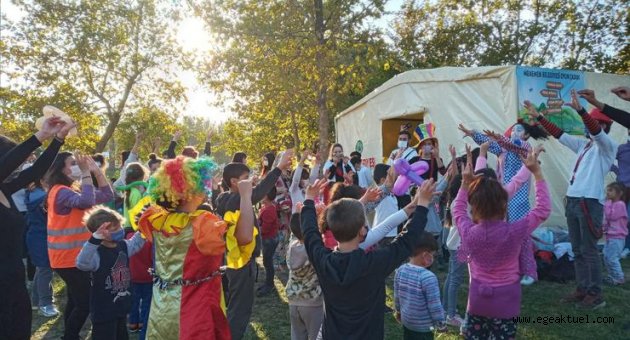 Menemen Belediyesi “Çocuk Oyun Çadırı” ile depremzedelerin yanında