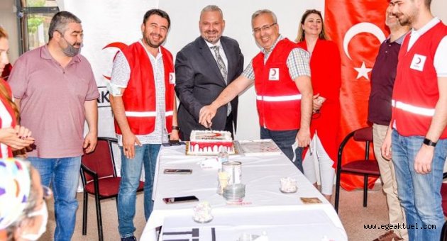 Menemen Belediyesi Türk Kızılay’ının yanında