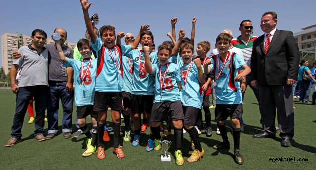Minik futbolculardan ‘büyük’ mesaj