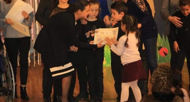 Minik oyuncular sahnede devleşti