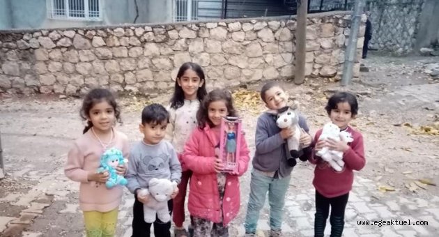 Minik sanatçılardan gönül köprüsü