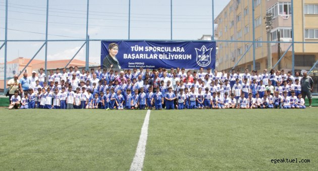 Minik sporcuların ilk madalya sevinci