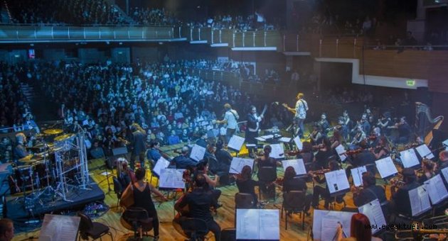 Mor ve Ötesi’nden senfonik performans