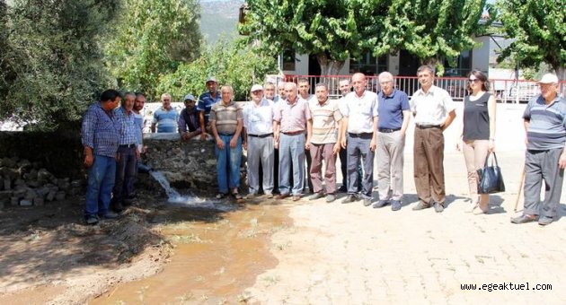 Mursallı mahalle sakinleri sulama suyu hattına kavuştu