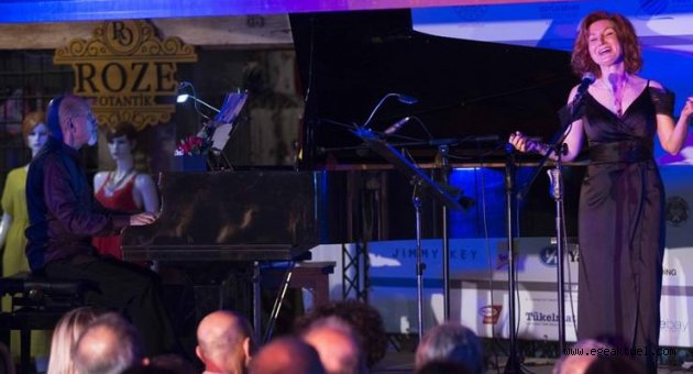 Müzikseverler doyumsuz bir gece yaşadı