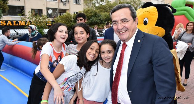 Narlıdere’nin 23 Nisan şenliği Pir Sultan Abdal Parkın’da