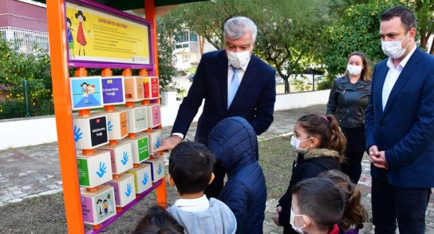 Narlıdere parklarına ‘Çocuk Hakları’na özel oyuncak