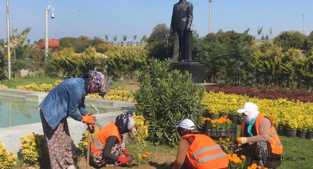Narlıdere yaz çiçekleriyle süsleniyor