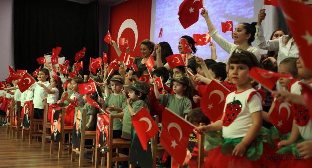 Neşe Erberk Bornova Anaokulu'nda coşkulu 23 Nisan 