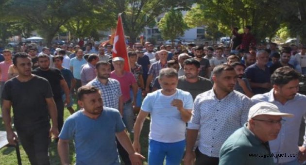 O ilçede belediye önünde pazarcı isyanı!