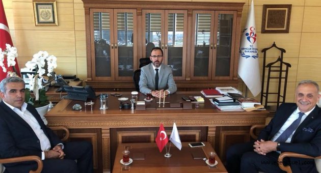Ödemiş’e 5 halı saha daha yapılacak