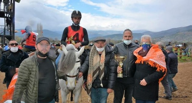 Ödemiş’te atlar şehitler için koştu