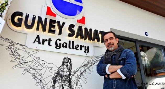 Ödüllü ressam Çeşme’de sanat galerisi açtı