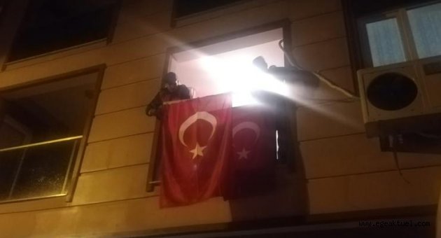 Oğlunun şehadet haberini ziyarete gittiği evde öğrendi