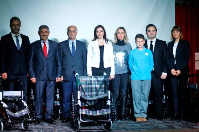 Öğrenciler 11 Engelli Vatandaşa Tekerlekli Sandalye Aldı