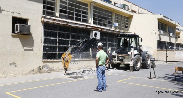 Öğrenciler tatilde okullar tadilatta