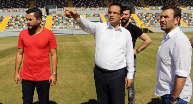 Okan Buruk, Yeni Bornova Stadı’nı beğendi