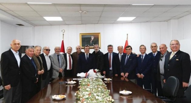 Okul anıları Başkan Batur’u gülümsetti