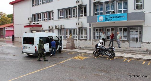 Okul bahçesinde bomba paniği!