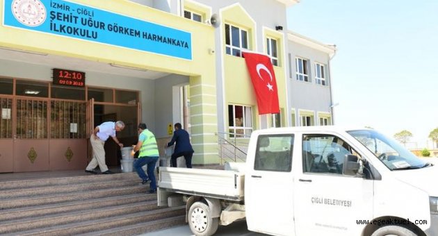 Okulların iç ve dış cephe boyası Çiğli Belediyesi’nden
