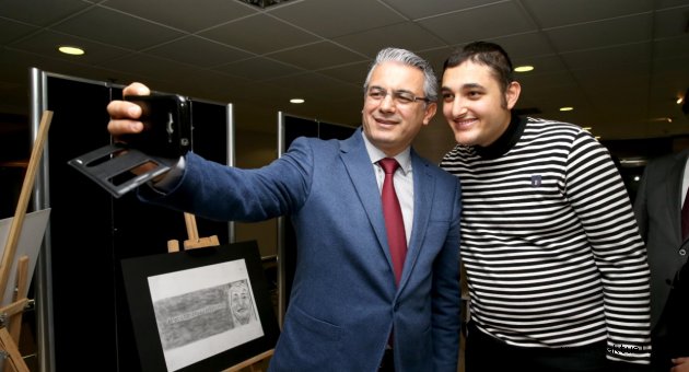  Otizmli ressamdan ‘Filizler’e destek