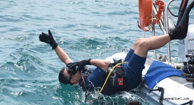 Pakdemirli denizlerdeki kirliliğe dikkat çekmek için daldı