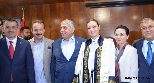 Pakdemirli'nin de katıldığı törende bayrağı devraldı 