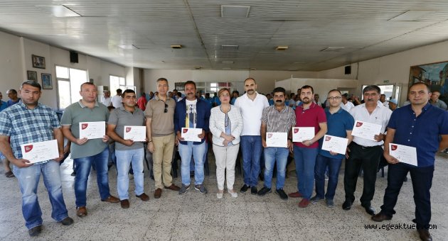 Pekdaş’tan eğitimli babalara sertifika