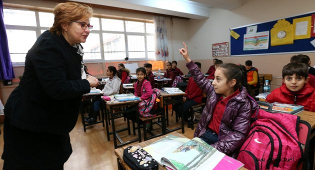 Pekdaş’tan öğrencilere ilk gün sürprizi