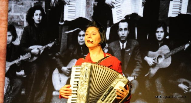 Pınar Ayhan Balçova’da Cumhuriyet’i anlattı
