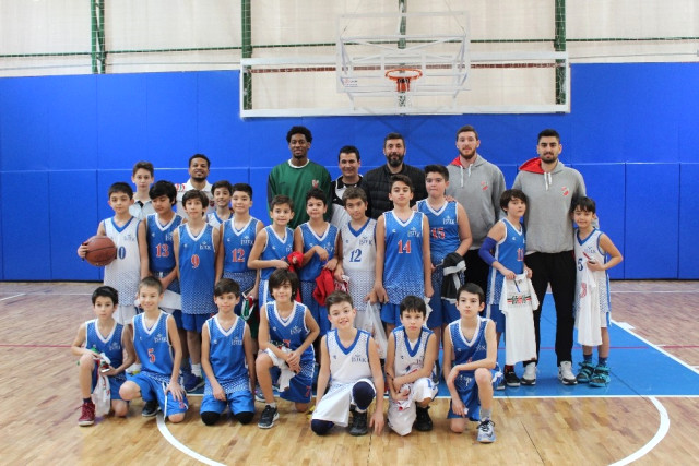Pınar Karşıyaka'dan İstek İzmir Okulları Çıkartması