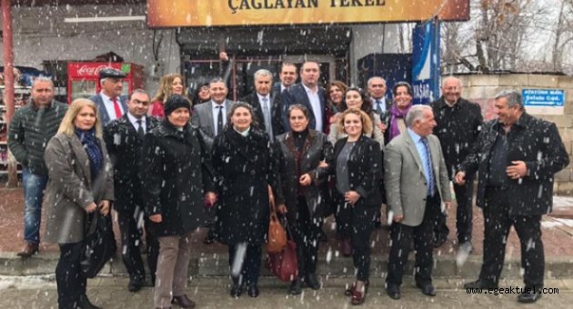 Piriştina'dan kar altında referandum mesaisi