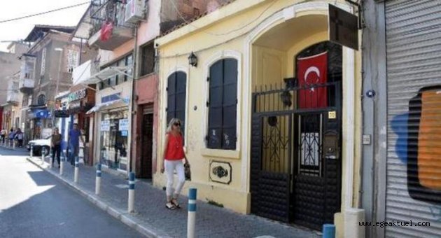    Rahip Brunson'ın eşi, pazar ayini için Diriliş Kilisesi'ne gitt