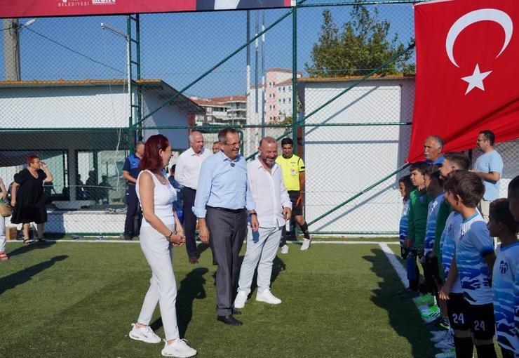 Ayvalık’ta 30 Ağustos Atatürk Kupası Futbol Turnuvası başladı