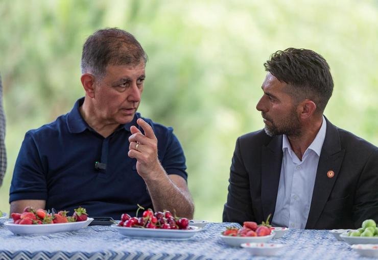 Büyükşehir’den domates ve çilek üreticisine iklim zırhı