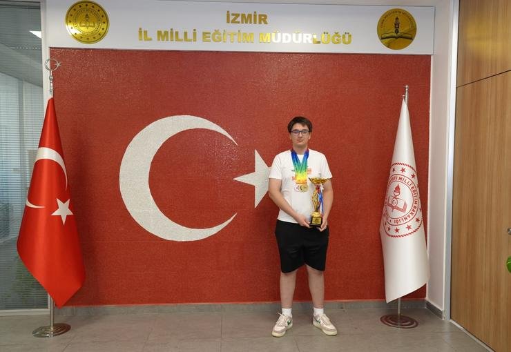Singapur’dan İzmir’e Dünya İkinciliği Gururu
