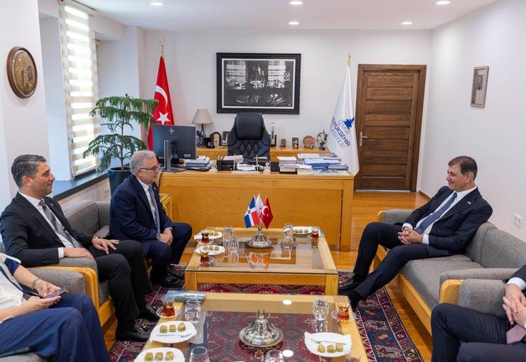 Büyükelçi Lora’dan Başkan Tugay’a ziyaret