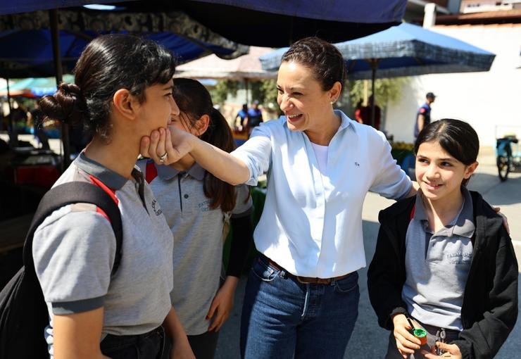 Efes Selçuk Belediyesi’nden Kırtasiye Kartı ile öğrenciye destek, yerel esnafa nefes
