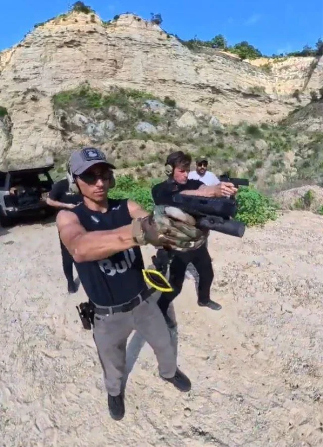 Kıvanç Tatlıtuğ ve Toprak Razgatlıoğlu'ndan şaşırtan buluşma! Atış yaptılar