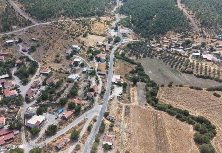 Kınık’ta 5 mahalleyi birbirine bağlayan yollar yenilendi