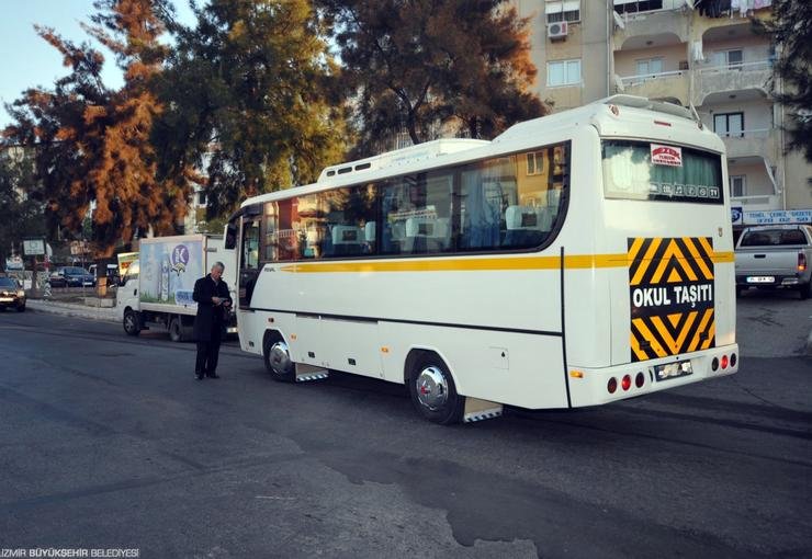 Büyükşehir’den İzmir’e 400 yeni servis aracı plakası
