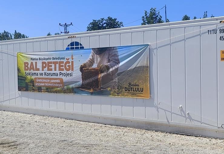 Arıcıların Petekleri Büyük Balmumu Güvesine Karşı Korunacak