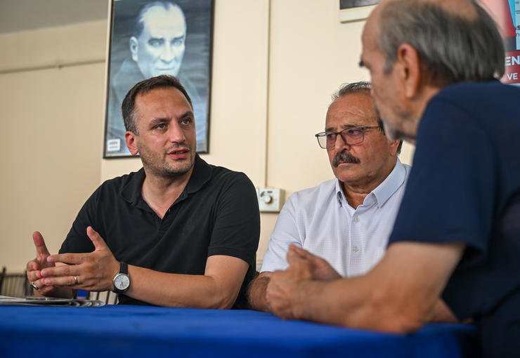 Başkan Eşki Ümit Mahallesi’nde vatandaşlarla buluştu: “Bornova’yı ortak akılla, sokak sokak büyütüyoruz”