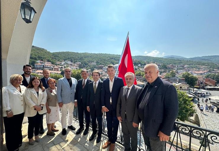 İzmir ile Kosova arasındaki iletişim güçleniyor