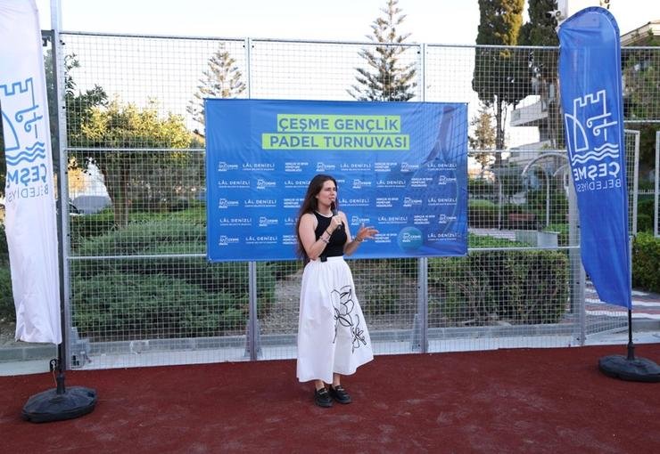 Çeşme’de spora yeni yatırım: 16 Eylül Kurtuluş Parkı’na padel kortu kazandırıldı