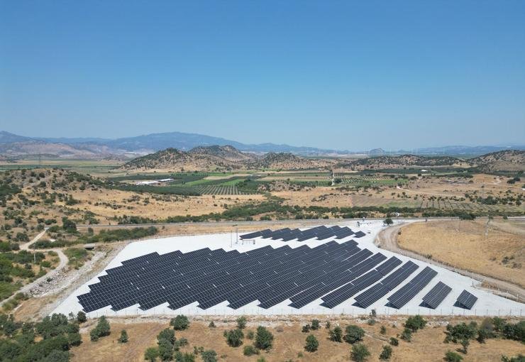 Dikili’nin Güneş Enerjisi Santrali elektrik üretmeye başladı