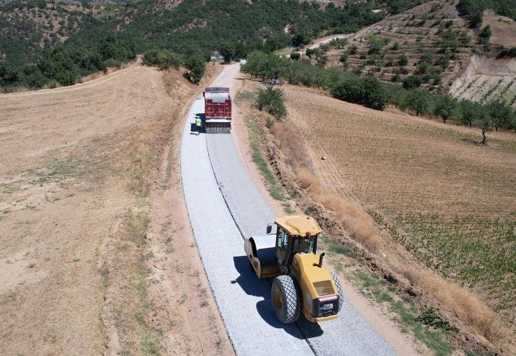 Demirci’de Ulaşımı Güçlendiren 45 Kilometrelik Çalışma
